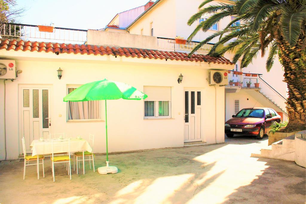 Adria Apartments Stobrec Bagian luar foto