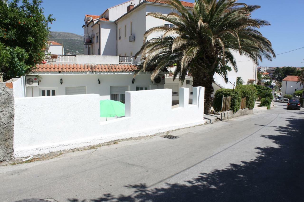 Adria Apartments Stobrec Bagian luar foto