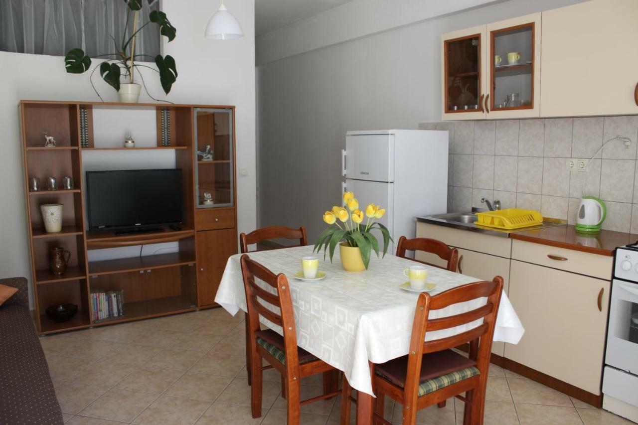 Adria Apartments Stobrec Bagian luar foto