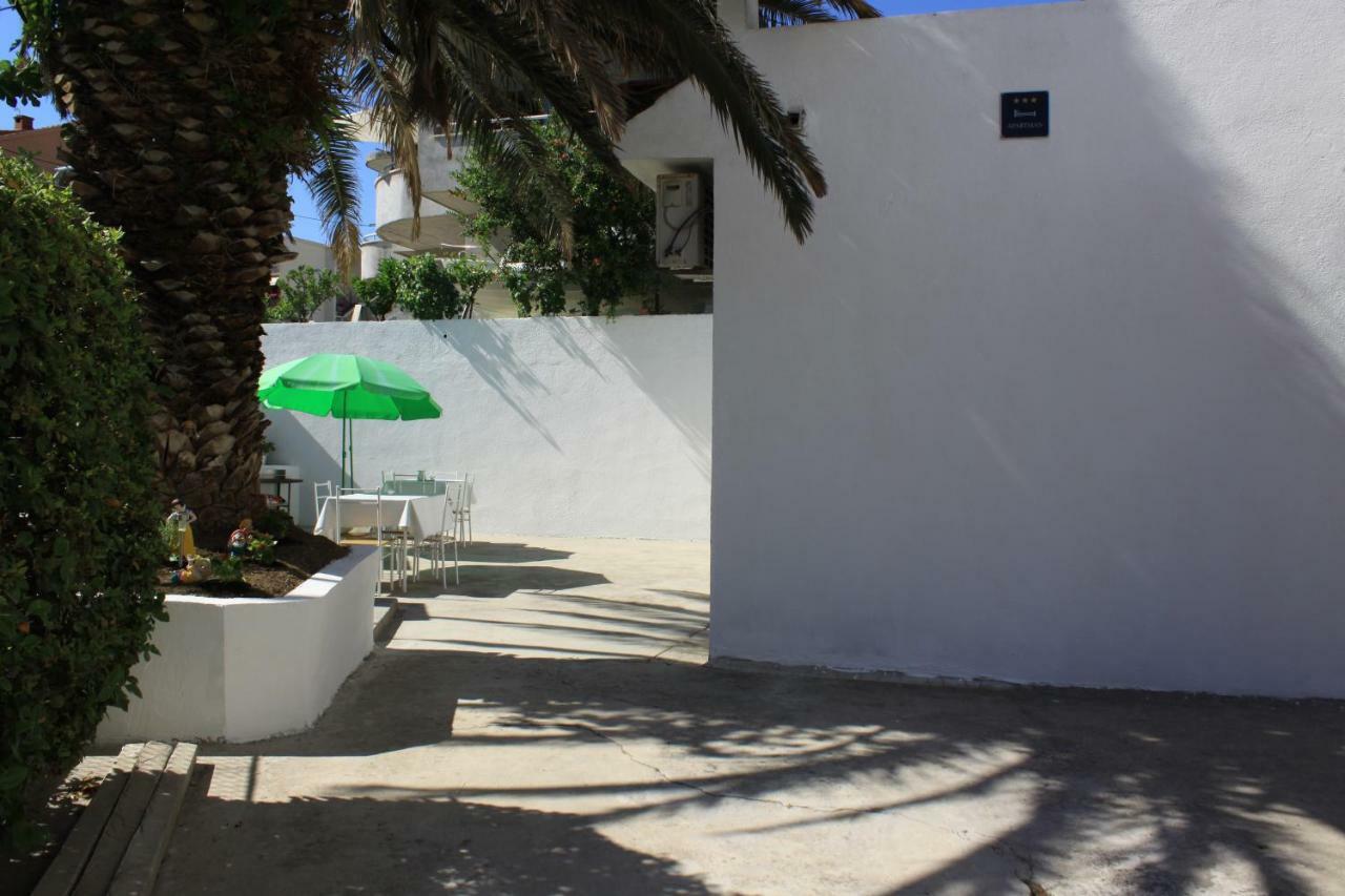 Adria Apartments Stobrec Bagian luar foto