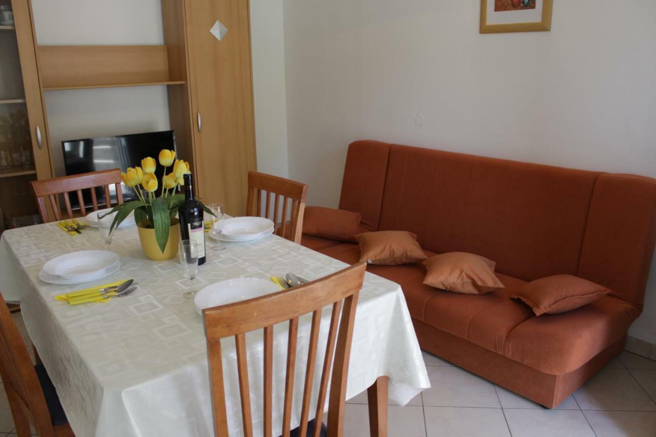 Adria Apartments Stobrec Bagian luar foto