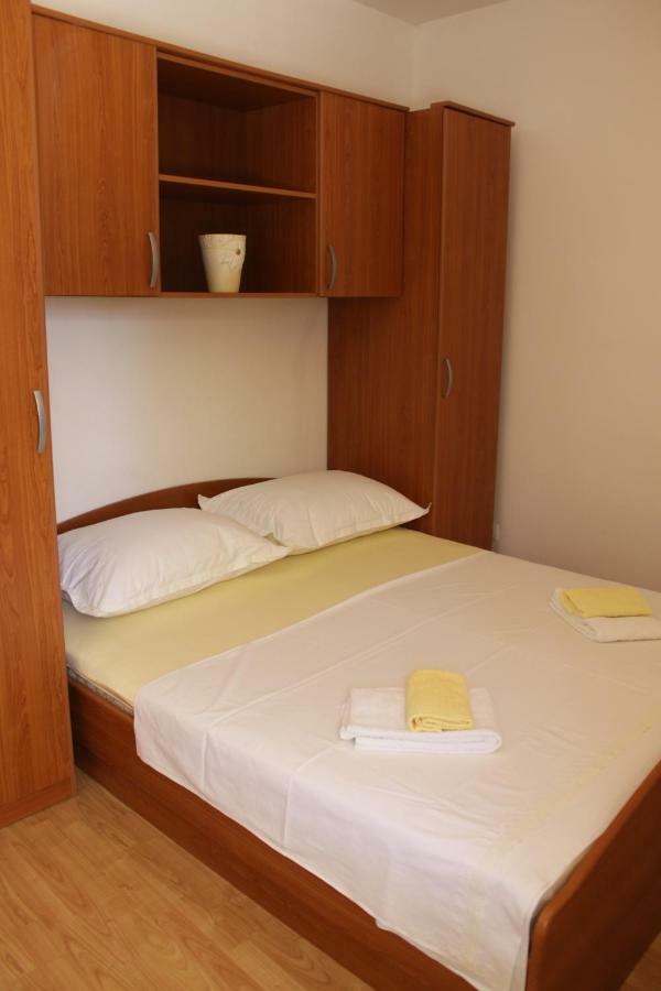 Adria Apartments Stobrec Bagian luar foto