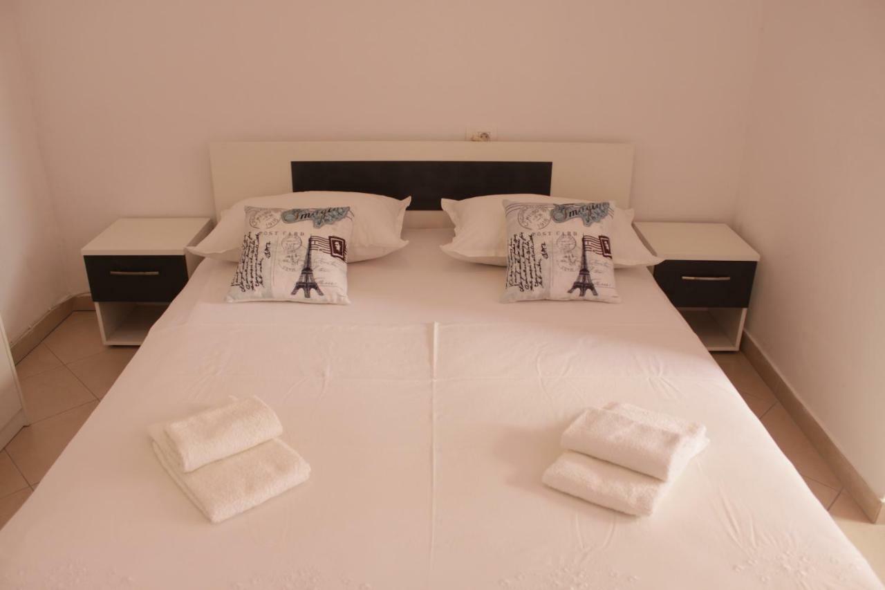 Adria Apartments Stobrec Bagian luar foto