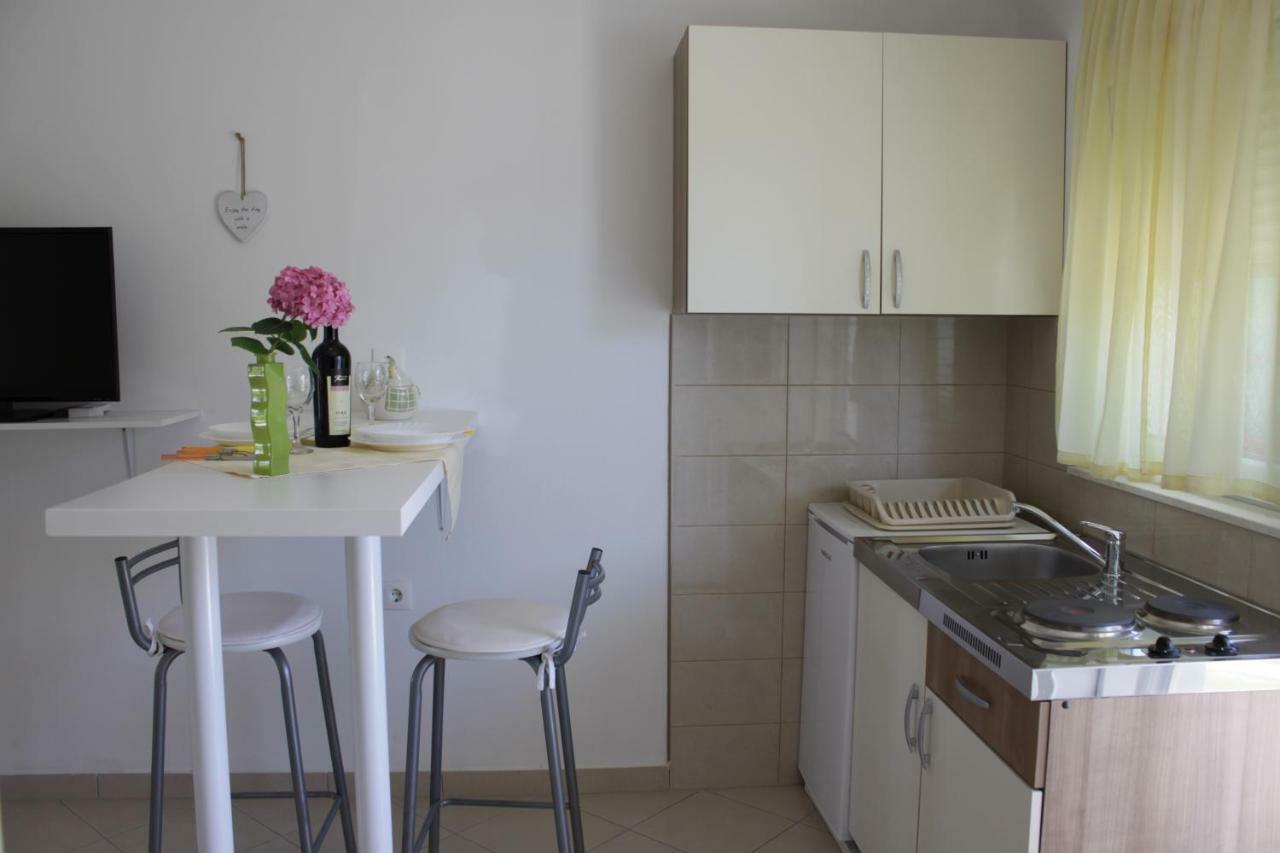 Adria Apartments Stobrec Bagian luar foto