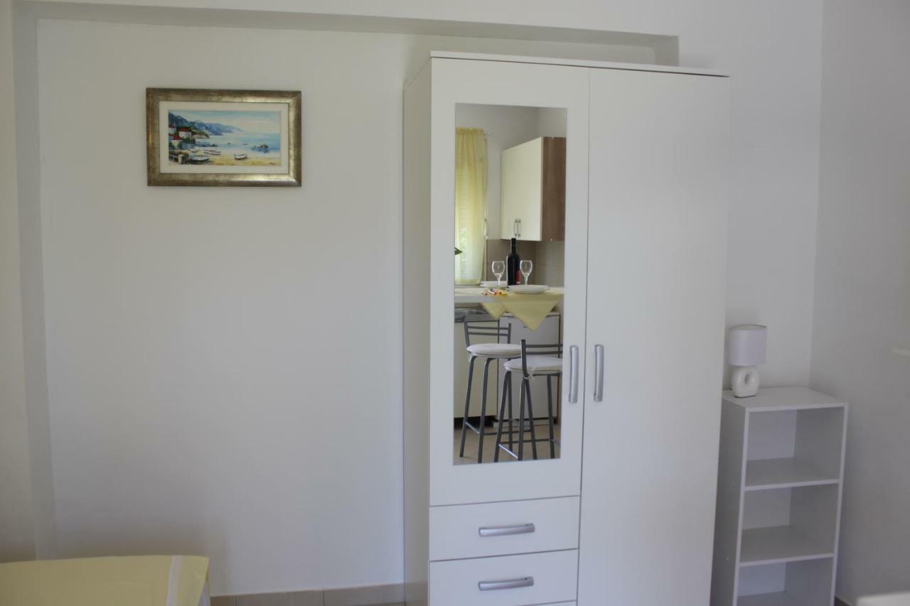 Adria Apartments Stobrec Bagian luar foto