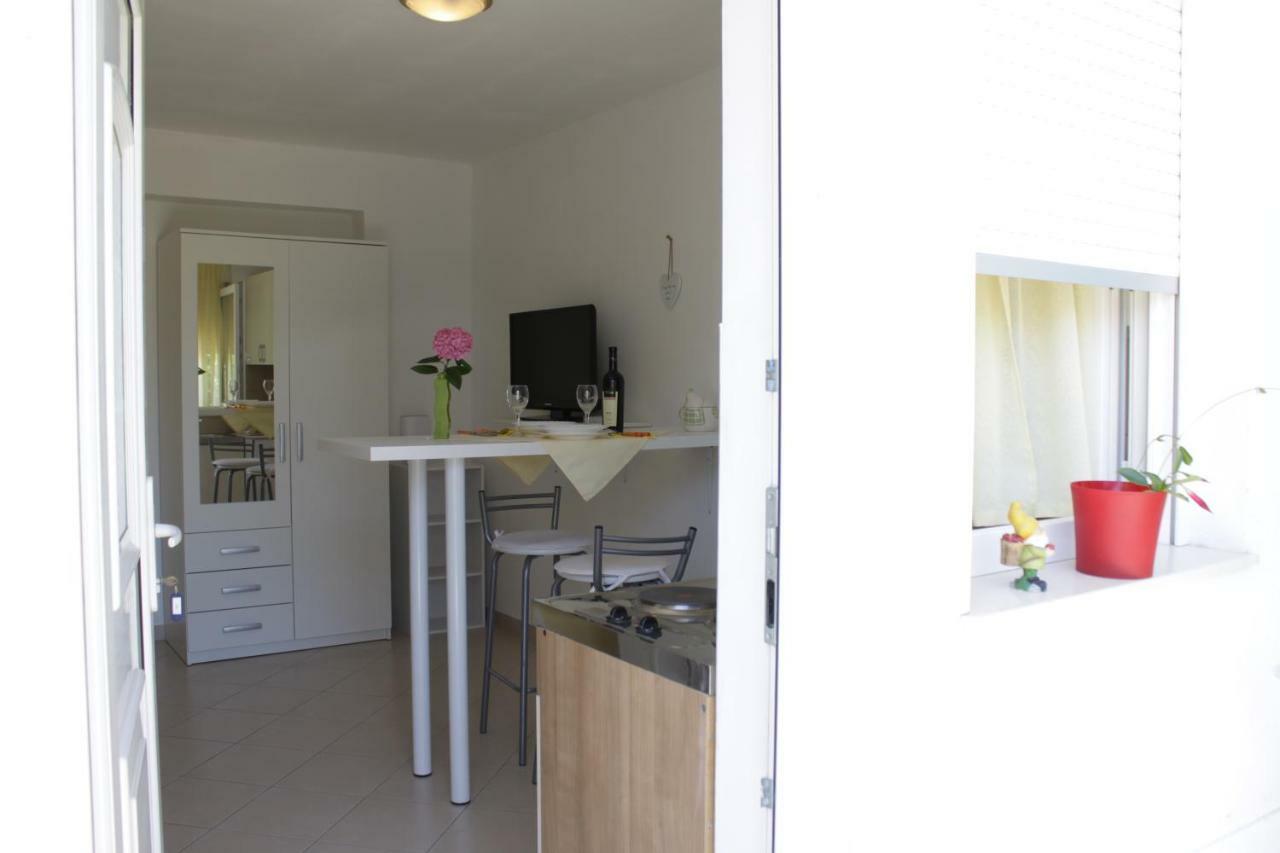 Adria Apartments Stobrec Bagian luar foto