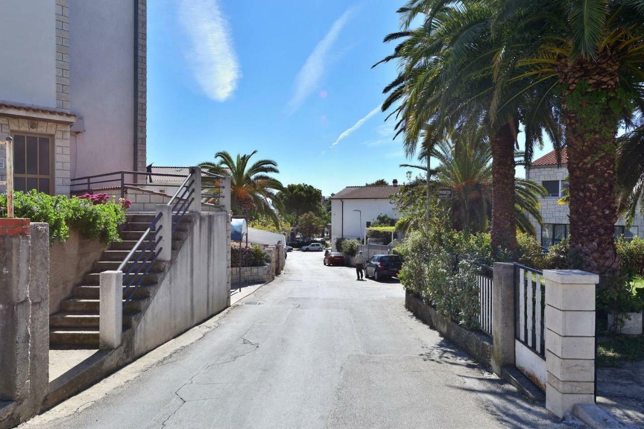 Adria Apartments Stobrec Bagian luar foto