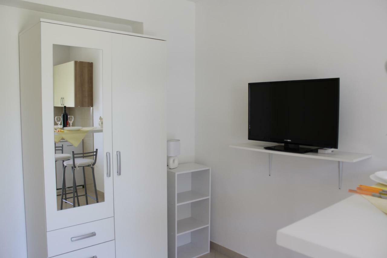 Adria Apartments Stobrec Bagian luar foto