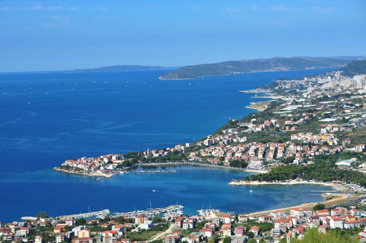 Adria Apartments Stobrec Bagian luar foto