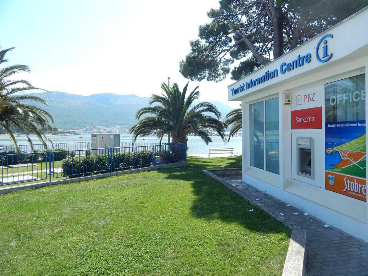 Adria Apartments Stobrec Bagian luar foto